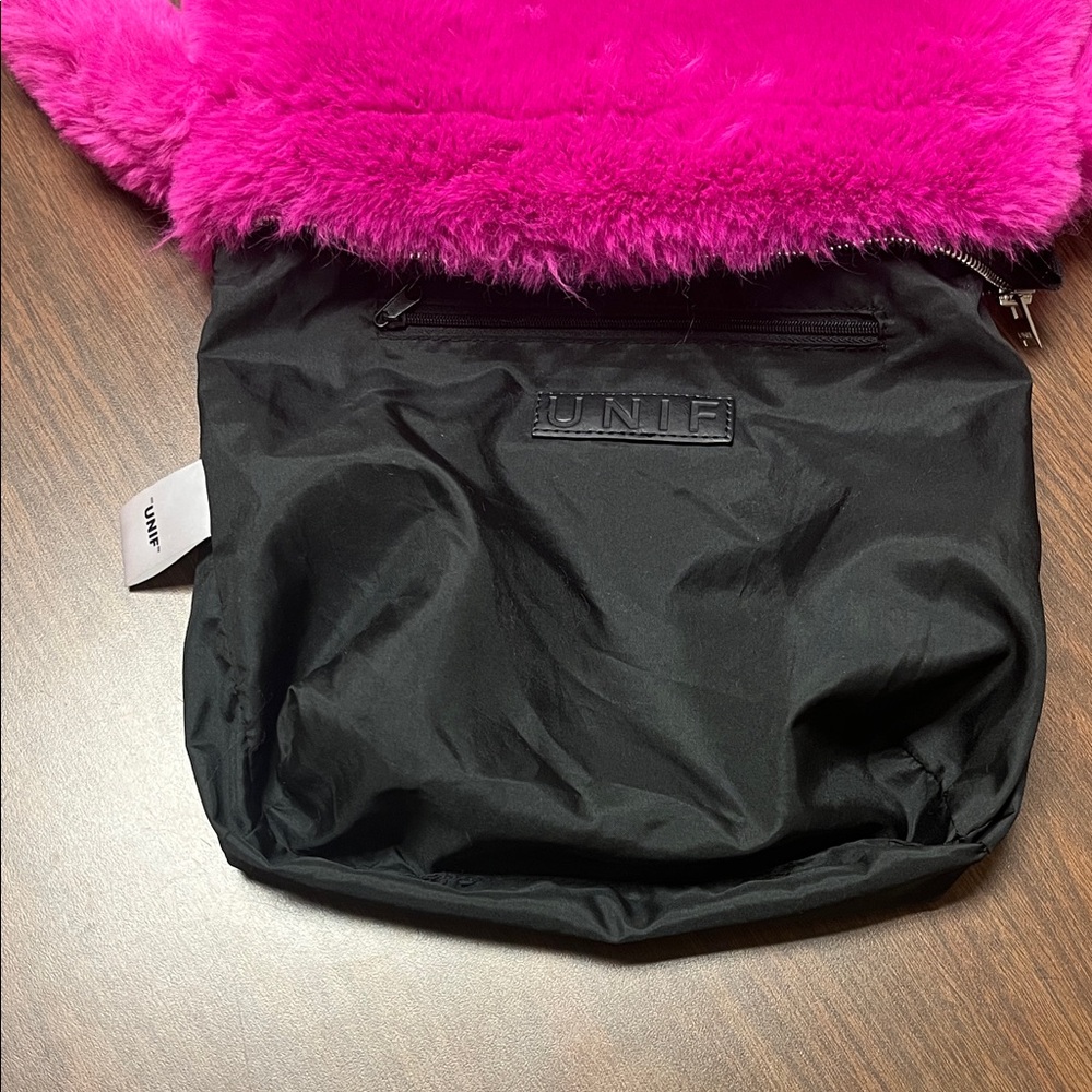 UNIF Faye bag in hot pink faux fur - Picture 7 of 11